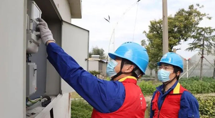 南腾转载——农民有了“电力?！辈捣⒄怪市Ц?></div>
            <div   id=